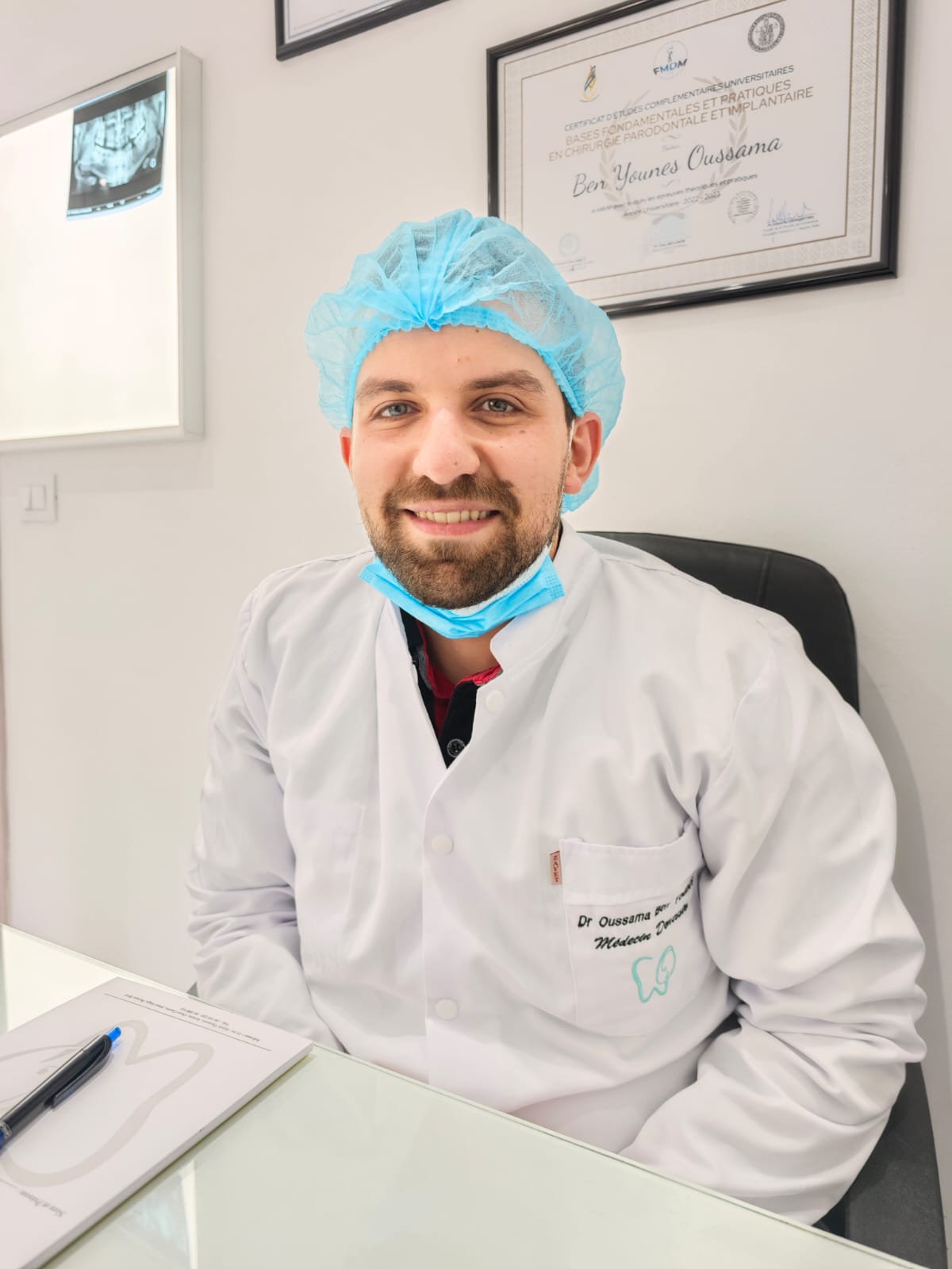 Le Dr Oussama Ben Younes à son bureau